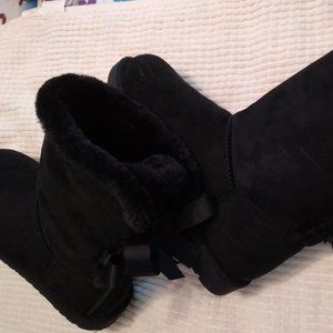 Pull on UGG TYPE Boot 7.5